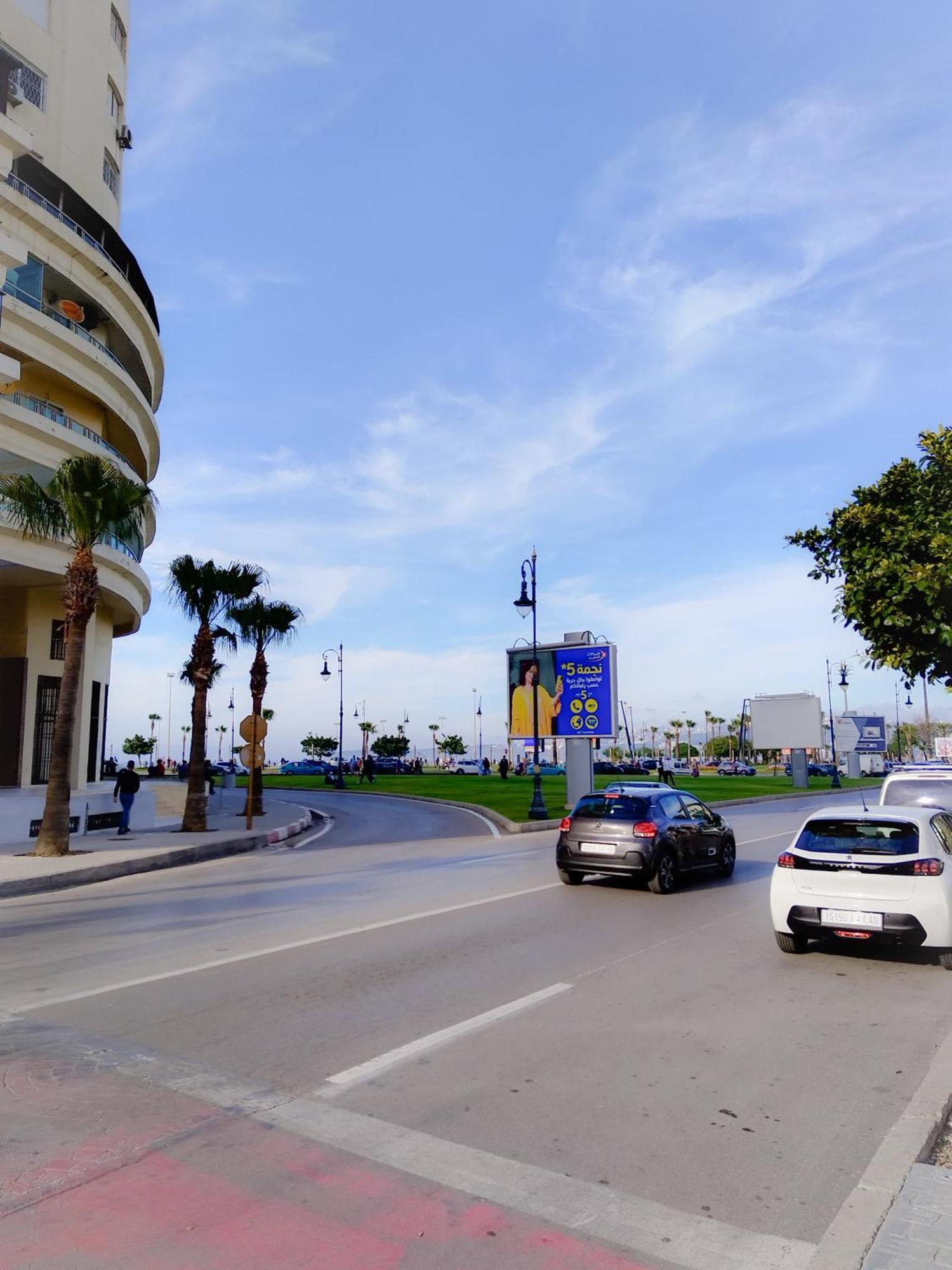 Incroyable Appartement A Playa Enface Cafe Sky 17 Tanger Exterior foto